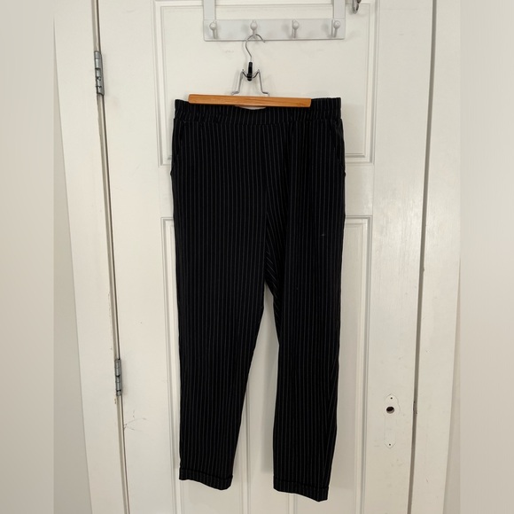Striped business casual pant. Ardene size L but fits like M - Picture 1 of 2